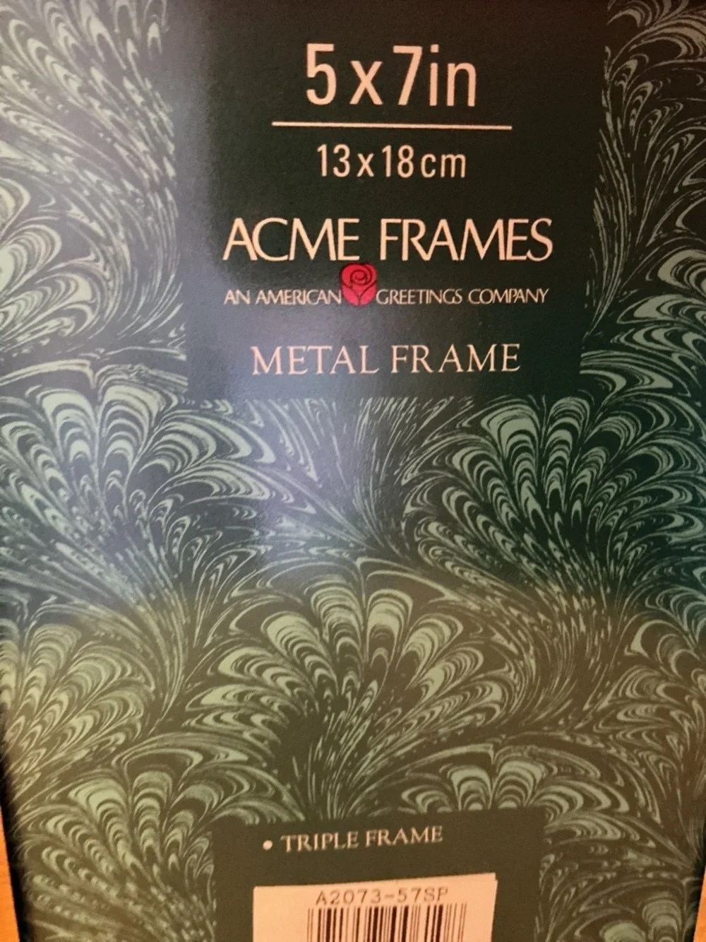 Vintage Goldtone (5x7) Trifold Hinged Metal Picture Photo Frame Tabletop